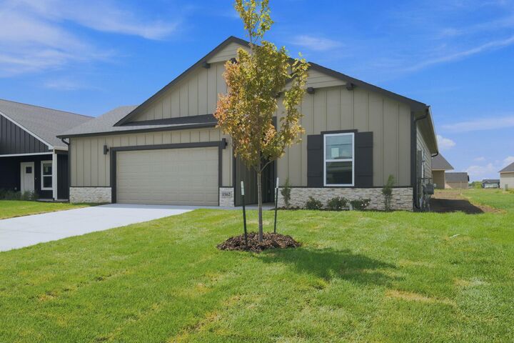 Property Photo: 1562 N Emerald Valley Dr KS 67110