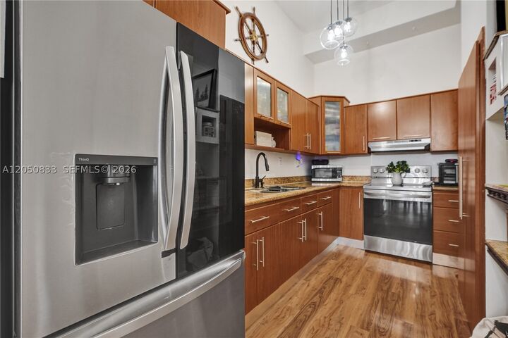 Property Photo: 2404 NE 135th St 2404 FL 33181