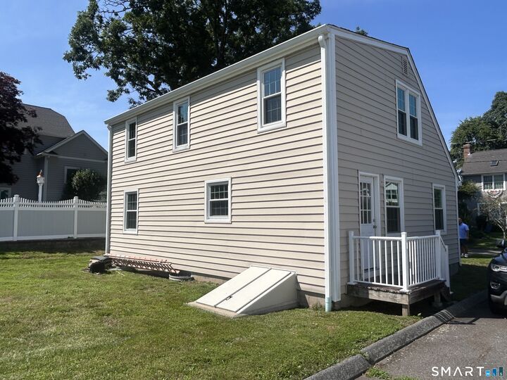 Property Photo:  9 Old Colony Road  CT 06475 