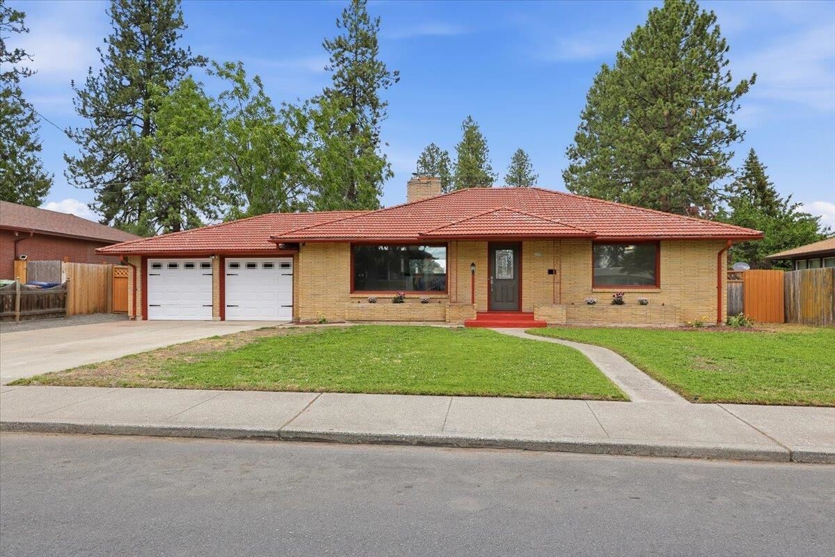 Property Photo:  228 W Nebraska Ave  WA 99205 