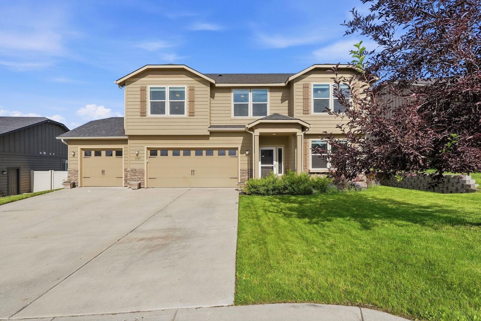 Property Photo:  6909 S Woodhaven Dr  WA 99224 