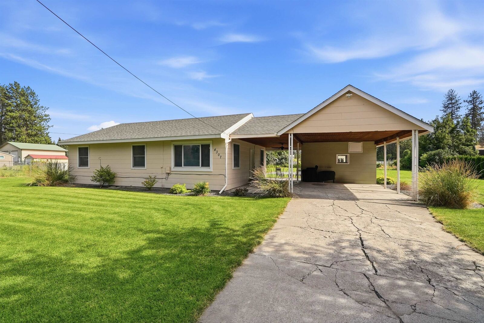 Property Photo: 4307 W 40th Ave WA 99224