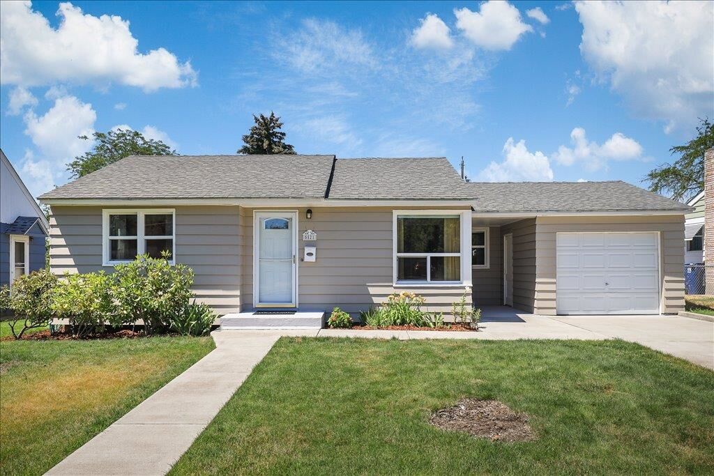 Property Photo:  5521 N Hemlock St  WA 99205 