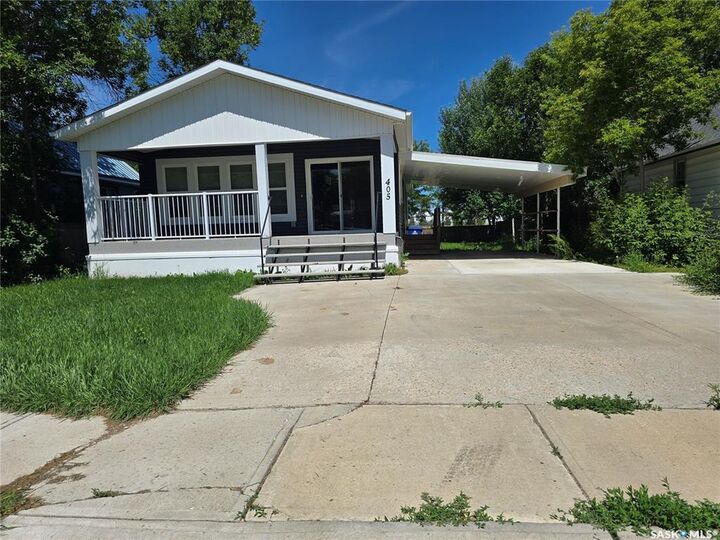 Property Photo:  405 2nd Avenue SE  SK S4H 1W9 