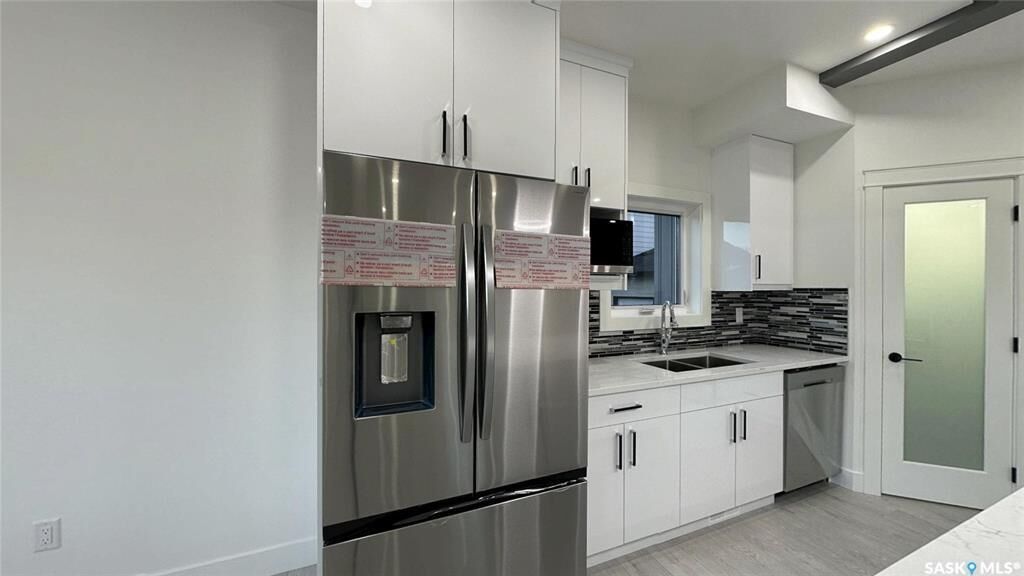 Property Photo:  443 Yuel Crescent  SK S7W 1N6 