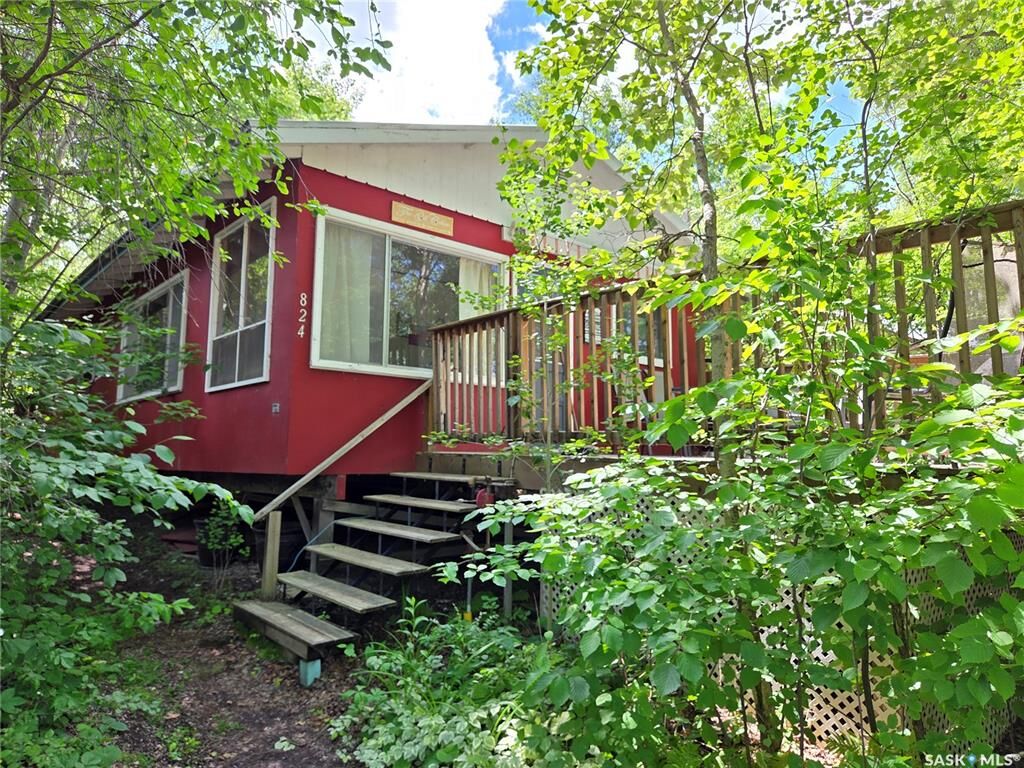 Property Photo:  824 Lakeside Avenue  SK S0C 0R0 