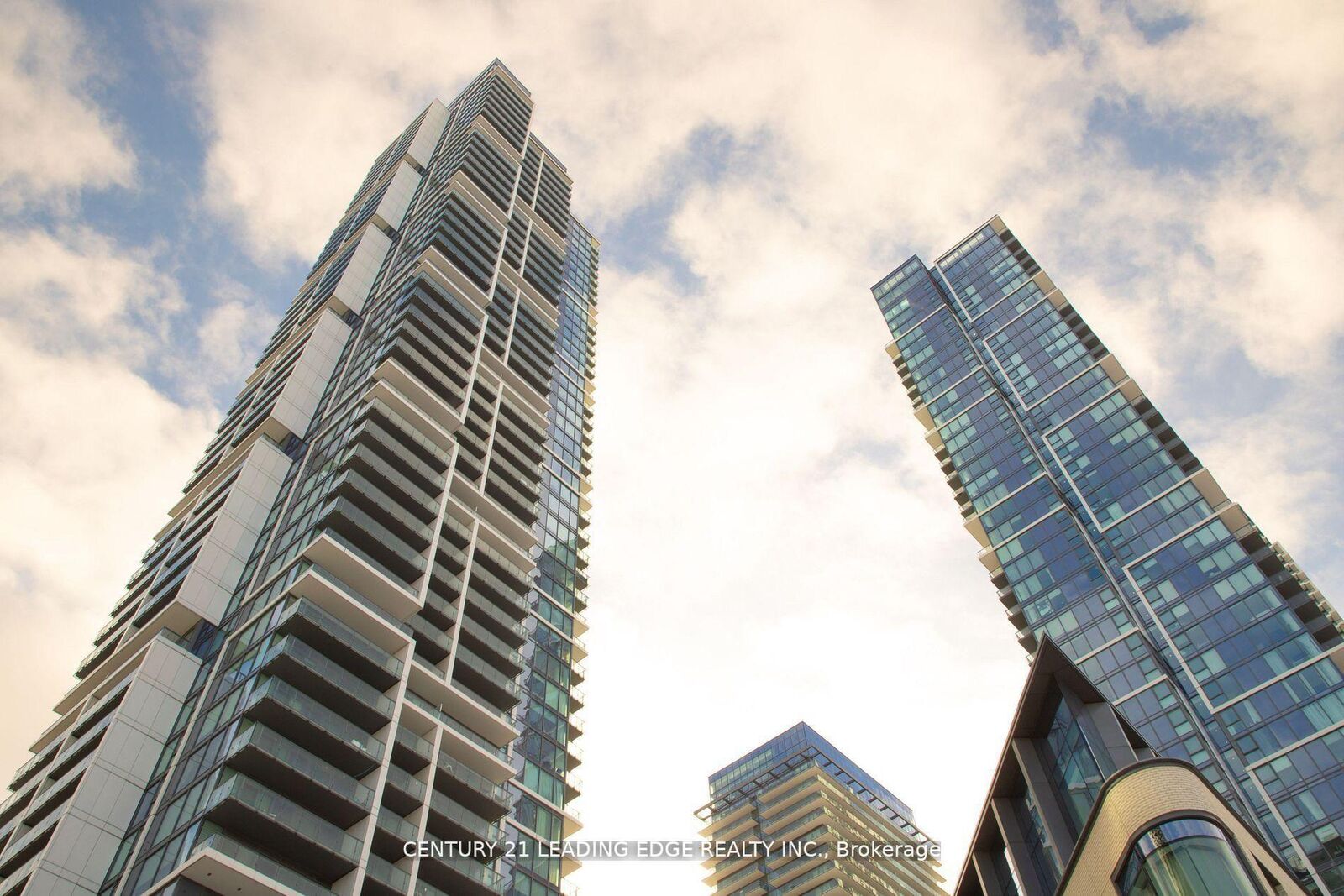 Property Photo:  7890 Jane Street Ph10  ON L4K 0K9 
