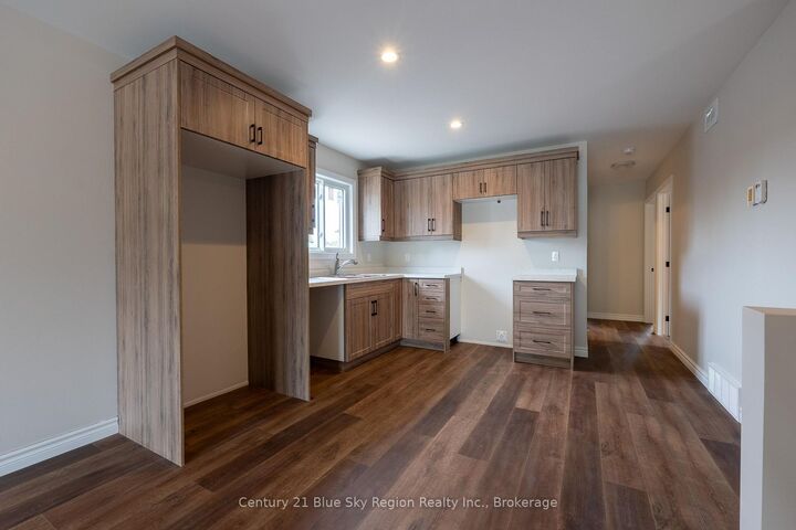 Property Photo: 1556 Fraser Street ON P1B 3Z2