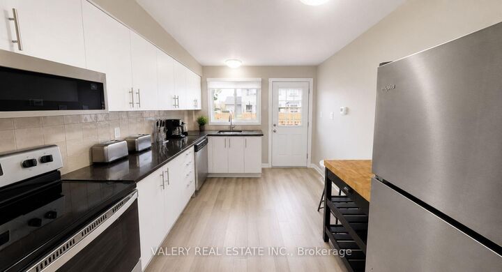 Property Photo: 9 Majestic Drive 17 ON K2G 1C5