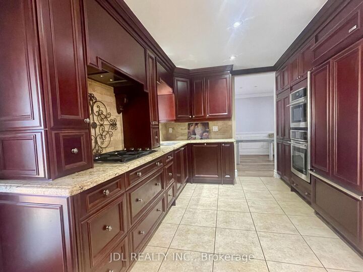 Property Photo: 18 Findhorn Crescent ON L6A 1M2