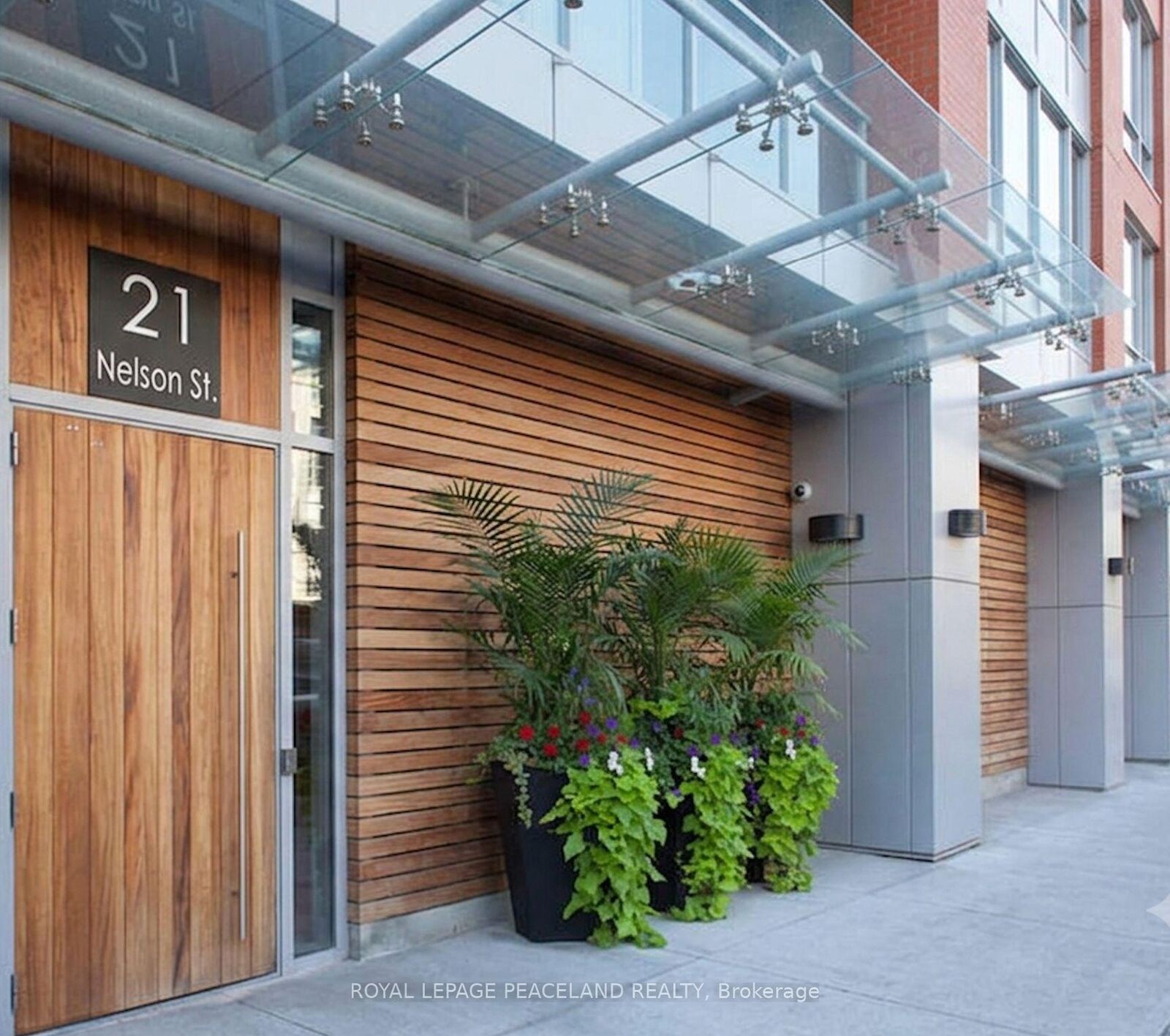 Property Photo:  21 Nelson Street 1111  ON M5V 1T8 