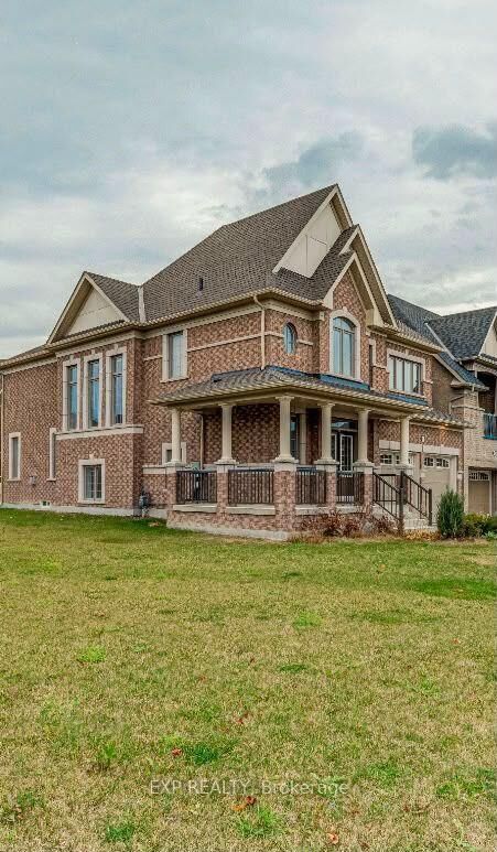 Property Photo:  204 Miyako Court  ON L1H 7K4 