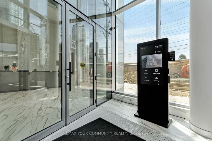Photo de la propriété: 448 Burnhamthorpe Road W 5509 ON L5B 0R4