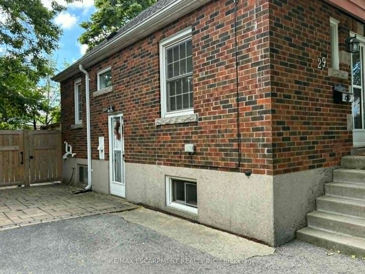 Property Photo:  29 East 41st Street Lower  ON L8T 2Z4 