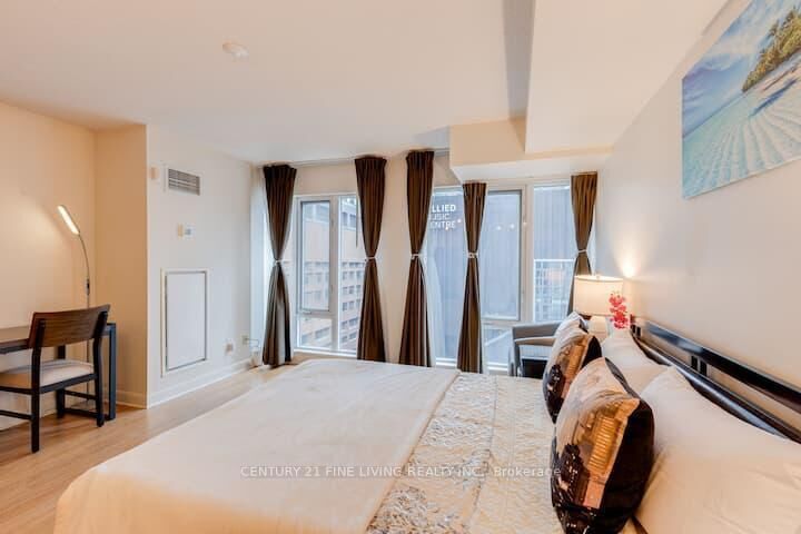 Property Photo:  200 Victoria Street 1317  ON M5B 1V8 