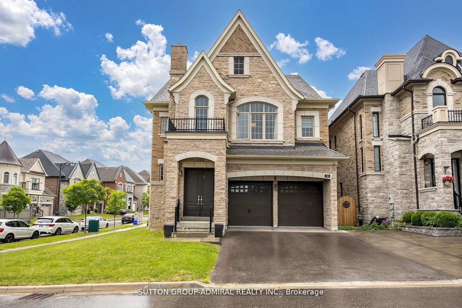 Property Photo:  36 Hurst Avenue  ON L5A 4Y5 