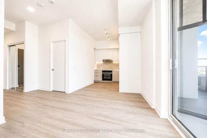 Property Photo:  8188 Yonge Street 627  ON L4J 0M2 