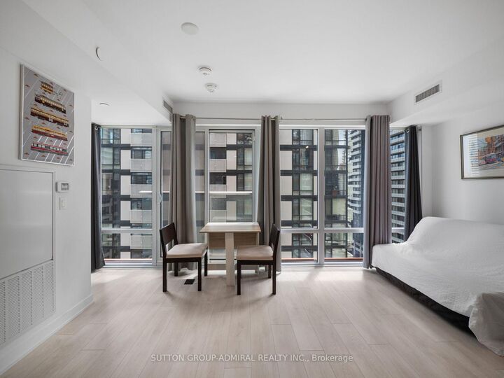 18 Maitland Terrace 1404 — photo 1