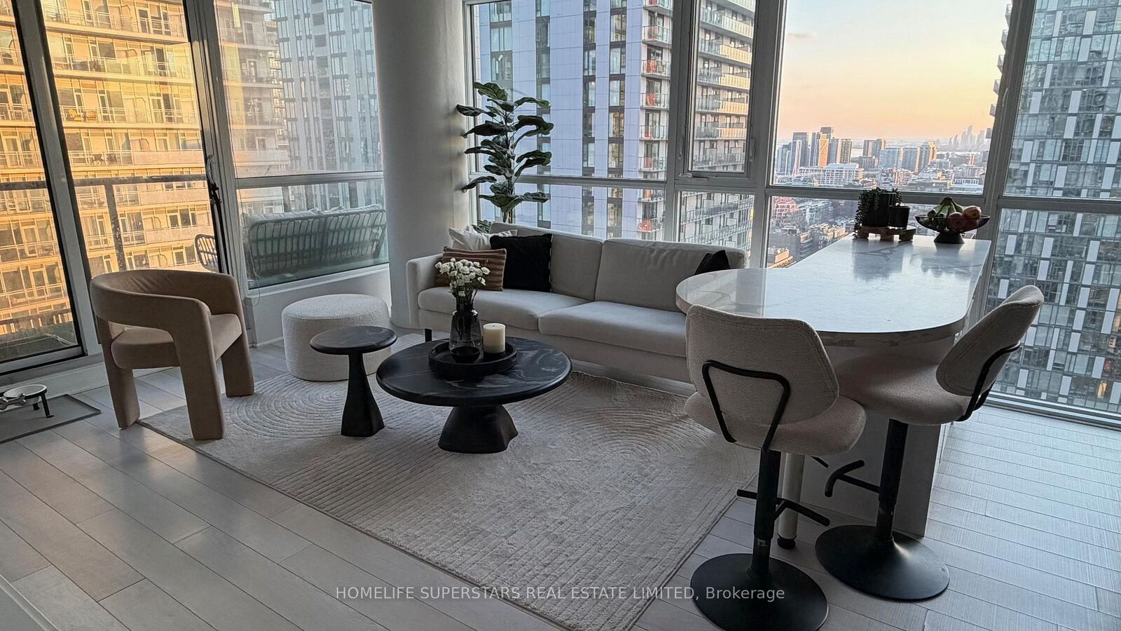 Property Photo:  290 Adelaide Street W 3411  ON M5V 0P3 