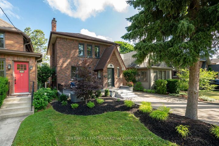 Property Photo:  398 Victoria Street  ON N5Y 4A9 