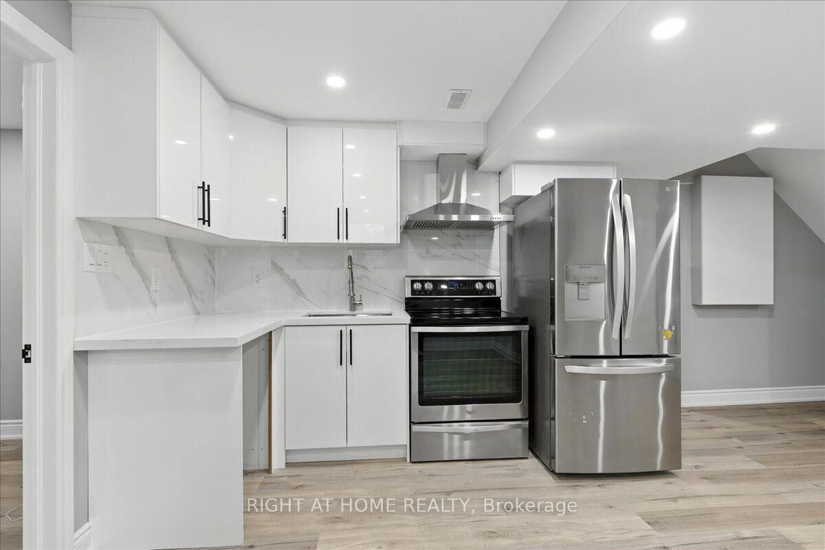 Property Photo:  1 Lorilee Crescent  ON N2N 2J4 