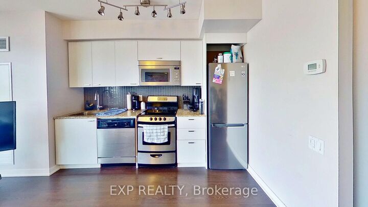 Property Photo:  78 Tecumseth Street 910  ON M5V 0A9 