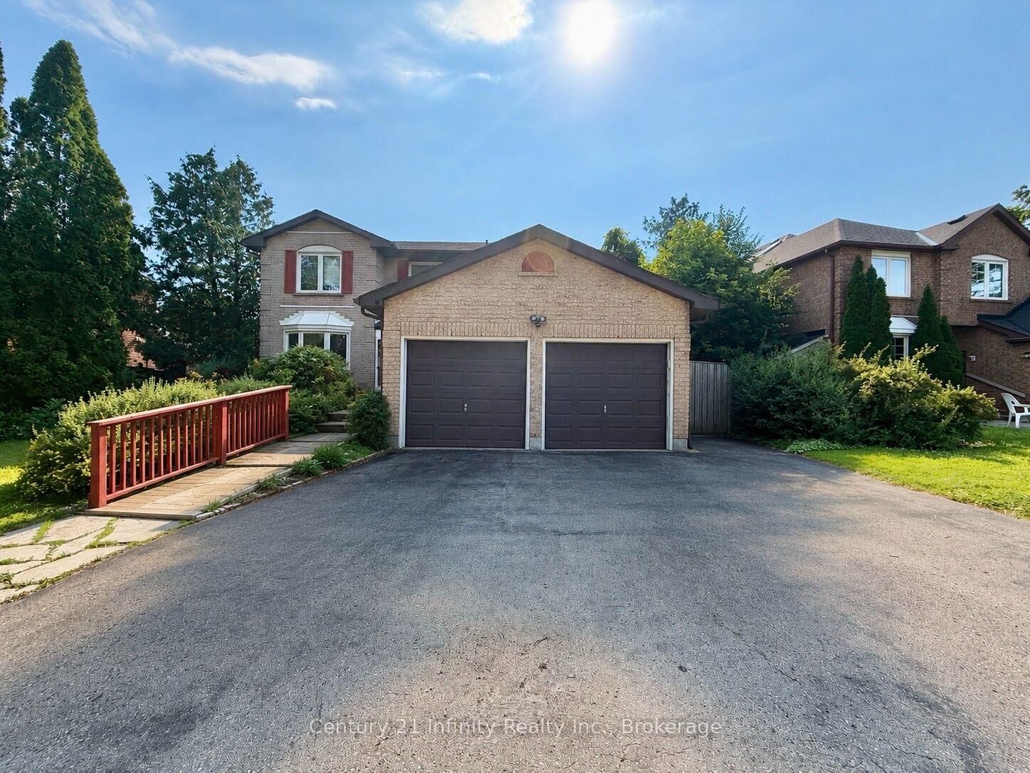 Property Photo: 384 Leslie Street ON L1N 7H2