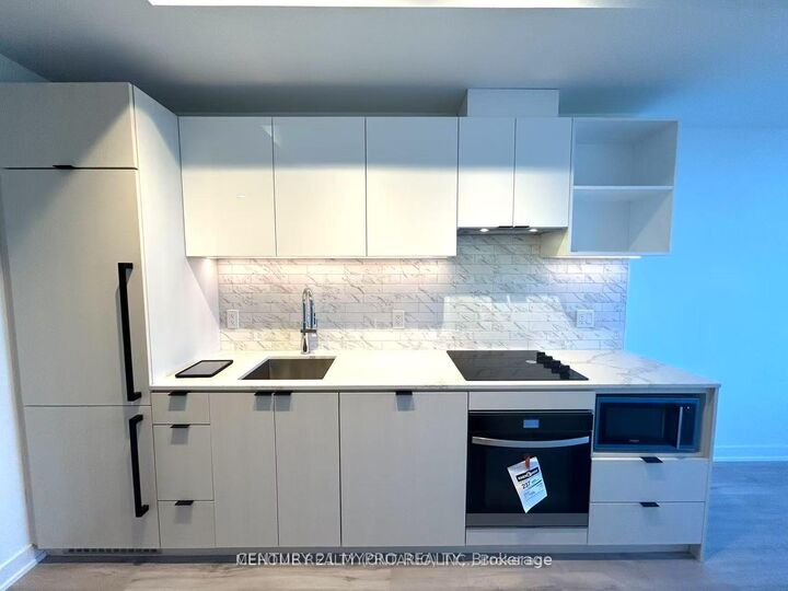 Property Photo:  252 Church Street 3105  ON M5B 1Z2 