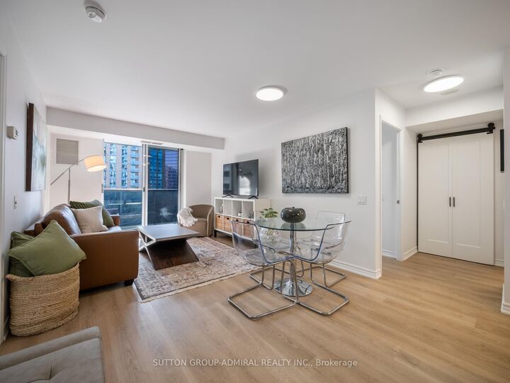 Property Photo: 35 Finch Avenue E 1112 ON M2N 6Z8