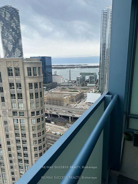 Photo de la propriété: 8 The Esplanade Street 3109 ON M5E 0A6