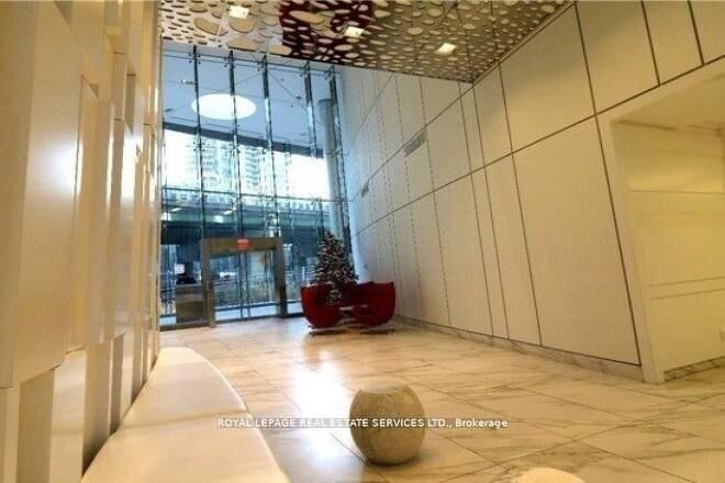 Photo de la propriété: 14 York Street 5402 ON M5J 2Z2
