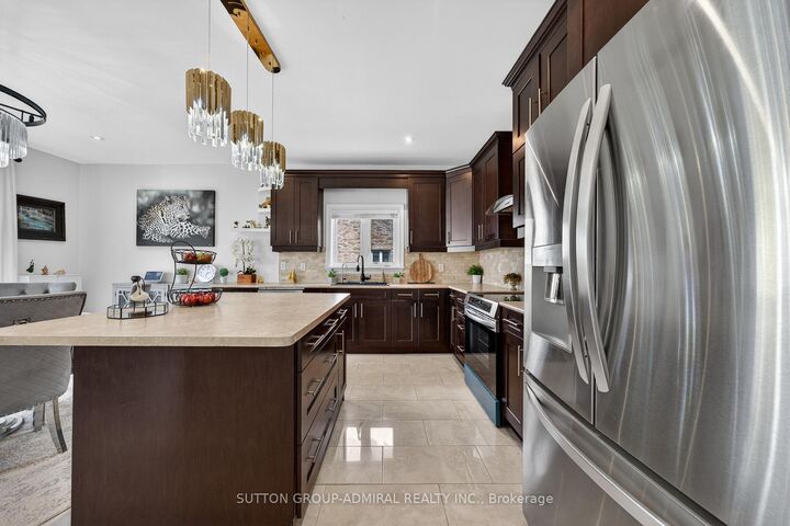 Property Photo: 121 Centre Street ON L0M 1B0