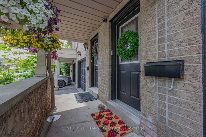 Property Photo:  6 McGonigal Lane  ON L1T 4G9 