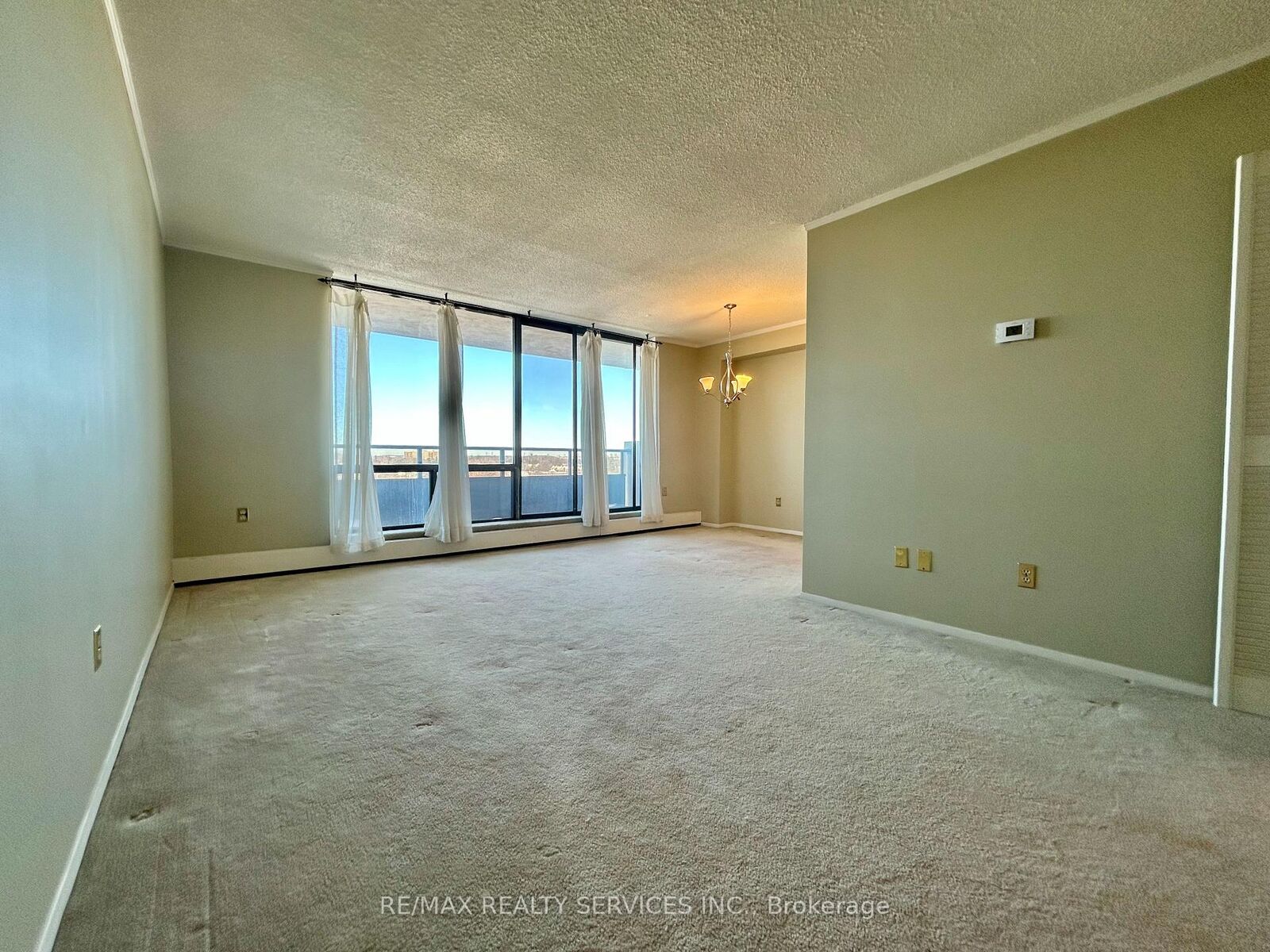 Property Photo: 2929 Aquitaine Avenue 701 ON L5N 2C7