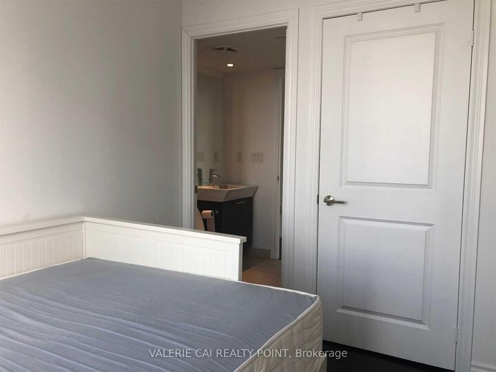 Property Photo:  386 Yonge Street 3110  ON M5B 0A5 
