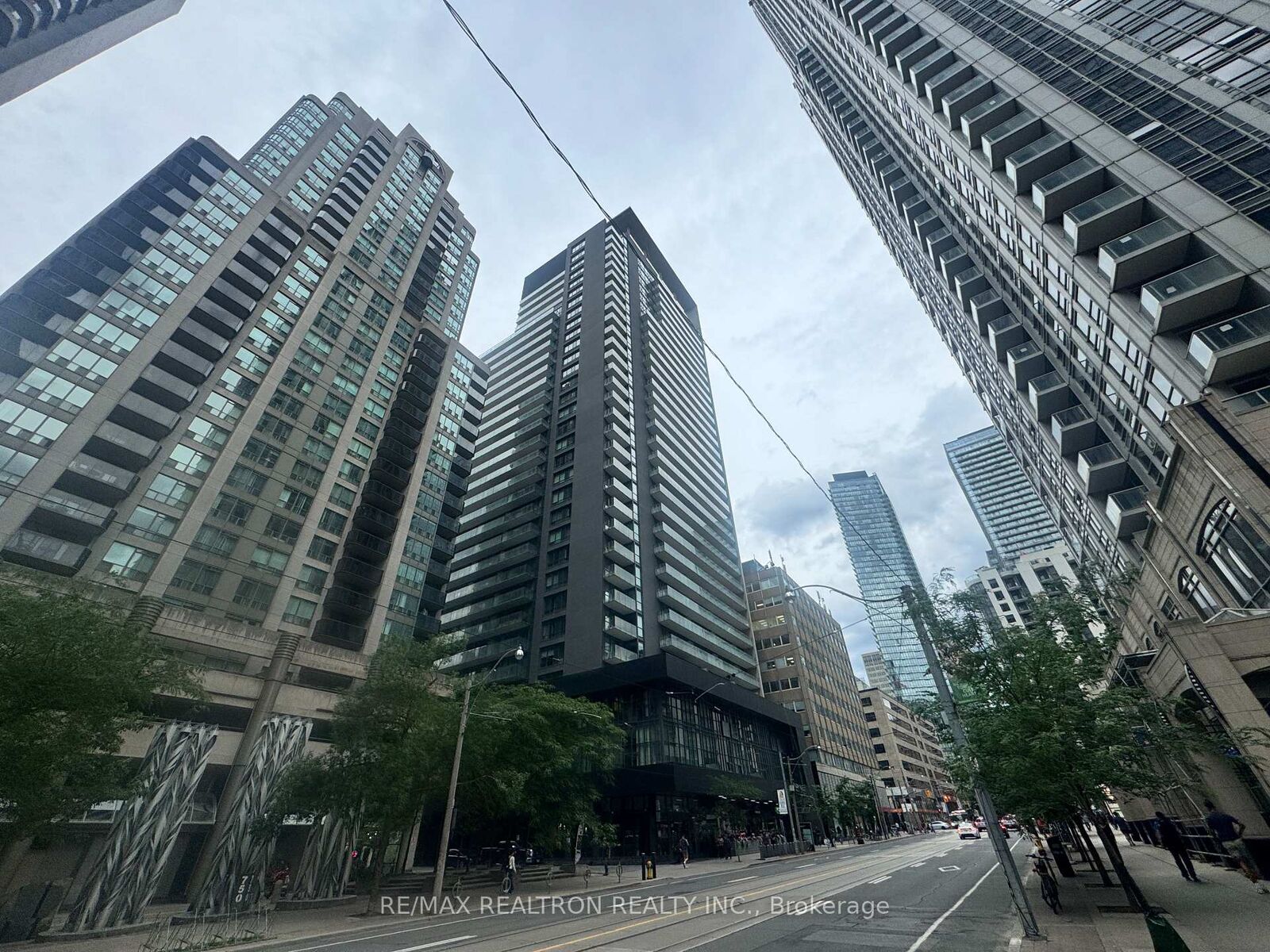 Property Photo:  770 Bay Street 712  ON M5G 1N6 