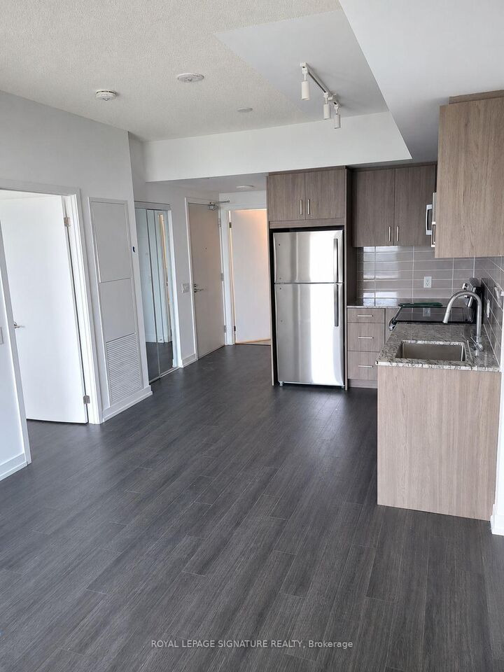 Property Photo: 4010 Eglinton Avenue W 909 ON M9A 0G5