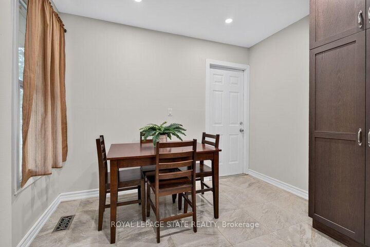 Property Photo:  138 Memorial Avenue  ON L8G 4C7 