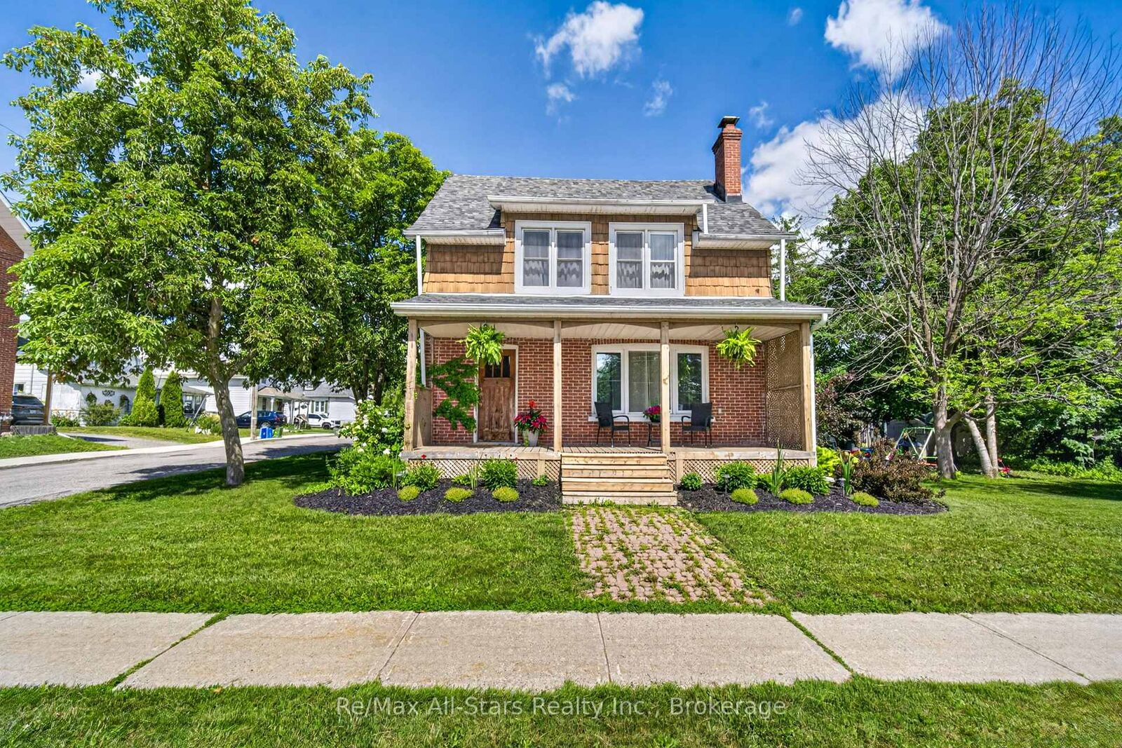 Property Photo:  18 Sturgeon Road N  ON K0L 2W0 
