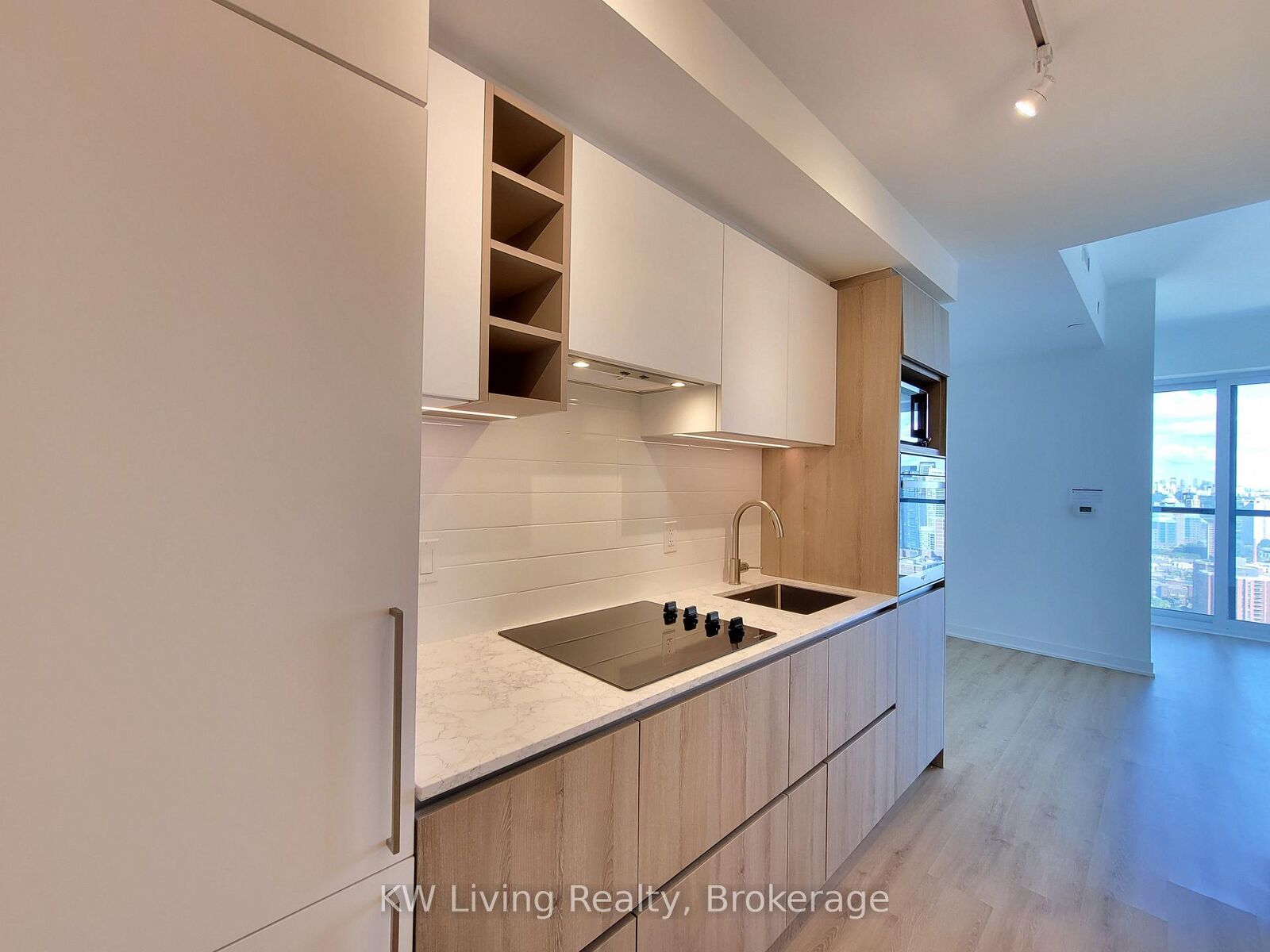 Property Photo:  319 Jarvis Street 4509  ON M5B 0C8 