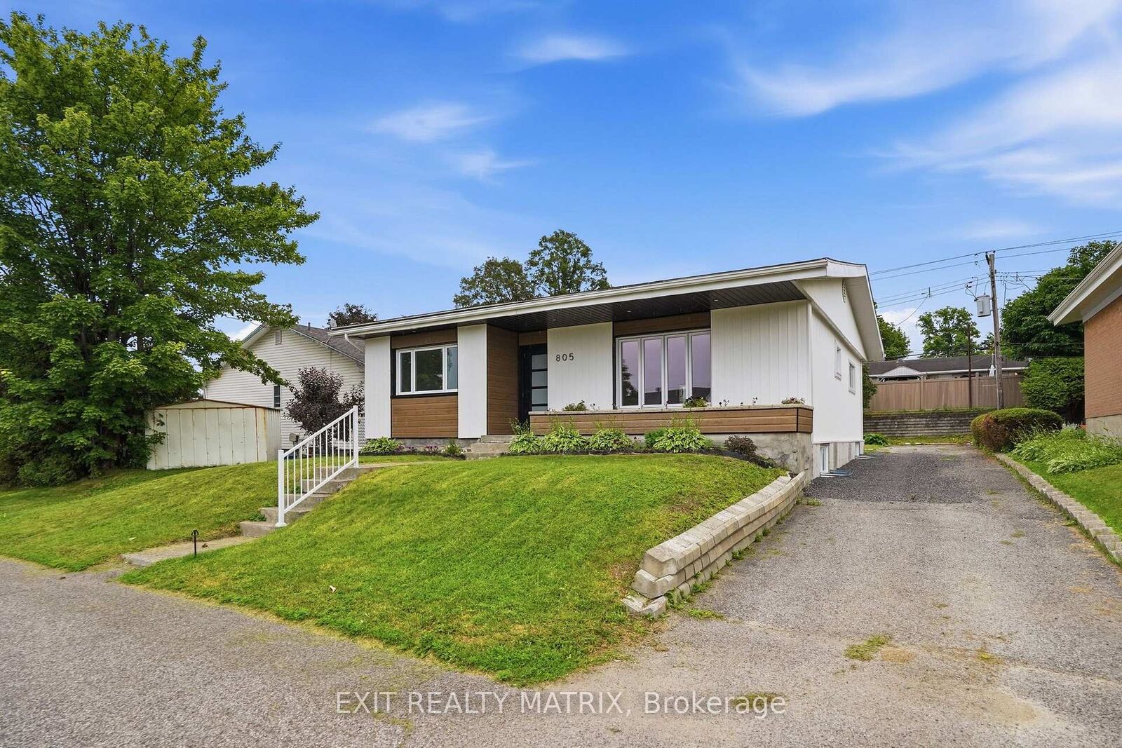 Property Photo: 805 Cartier Boulevard ON K6A 1W9