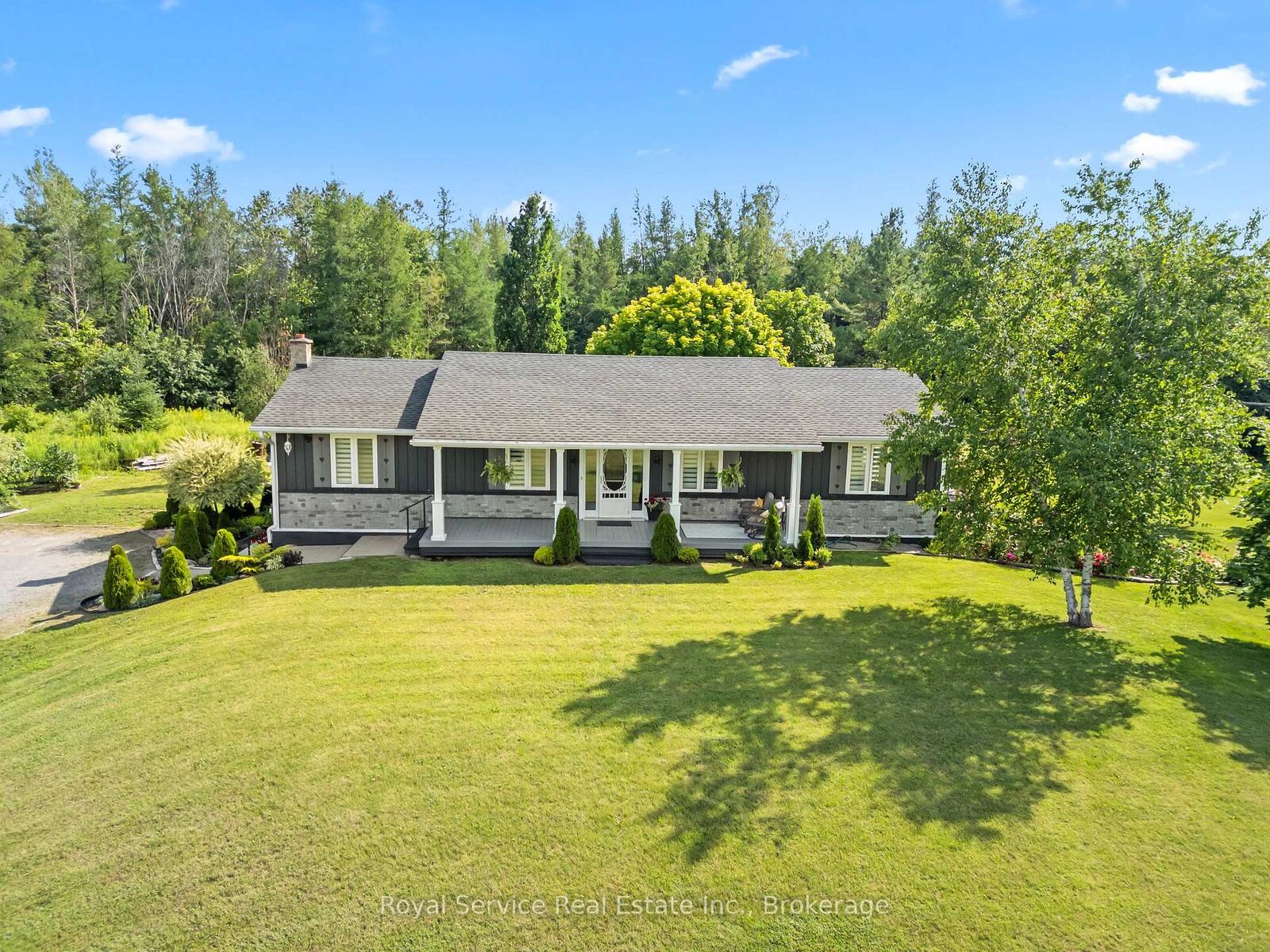 Property Photo: 876 Hutchison Drive ON K0L 1V0