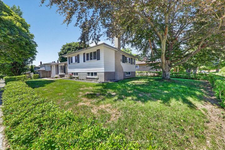 10 Gillbank Crescent S — photo 1