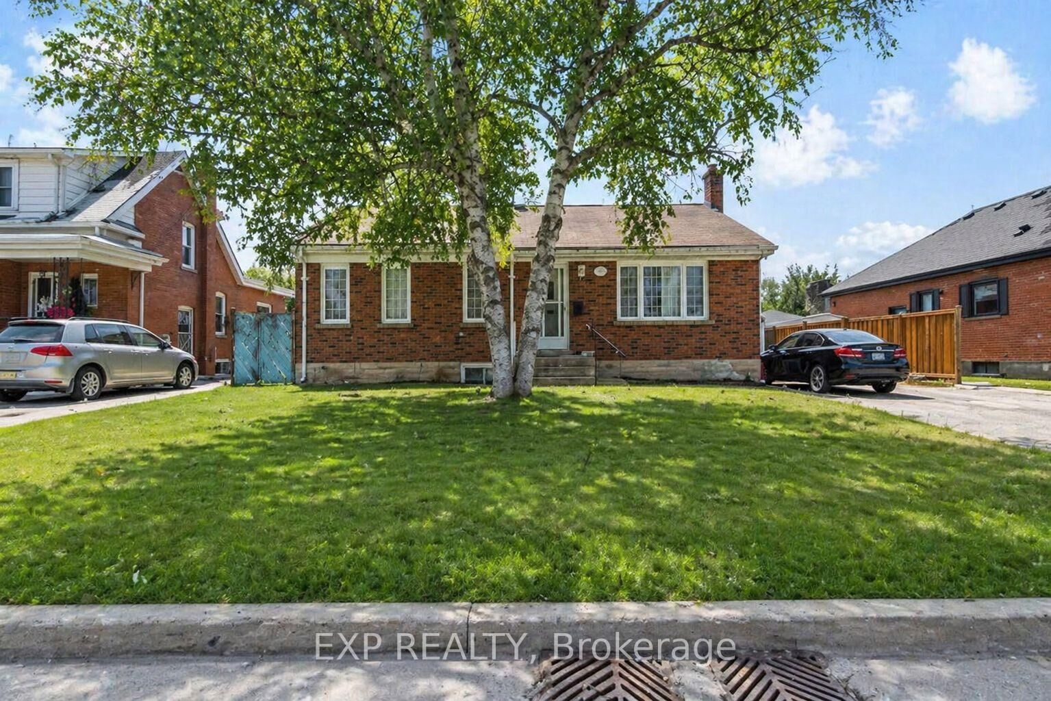 Property Photo: 32 Guest Street ON L6W 1T8
