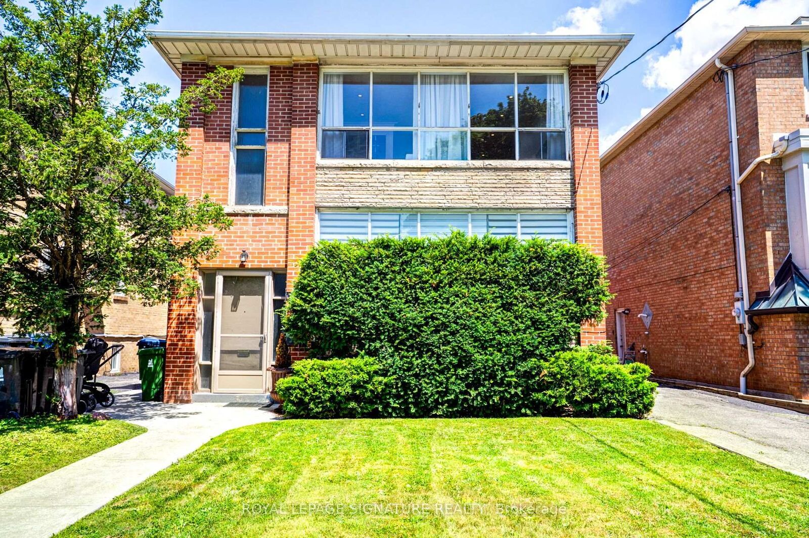 Property Photo:  138 Woburn Avenue 2nd Flr  ON M5M 1K7 