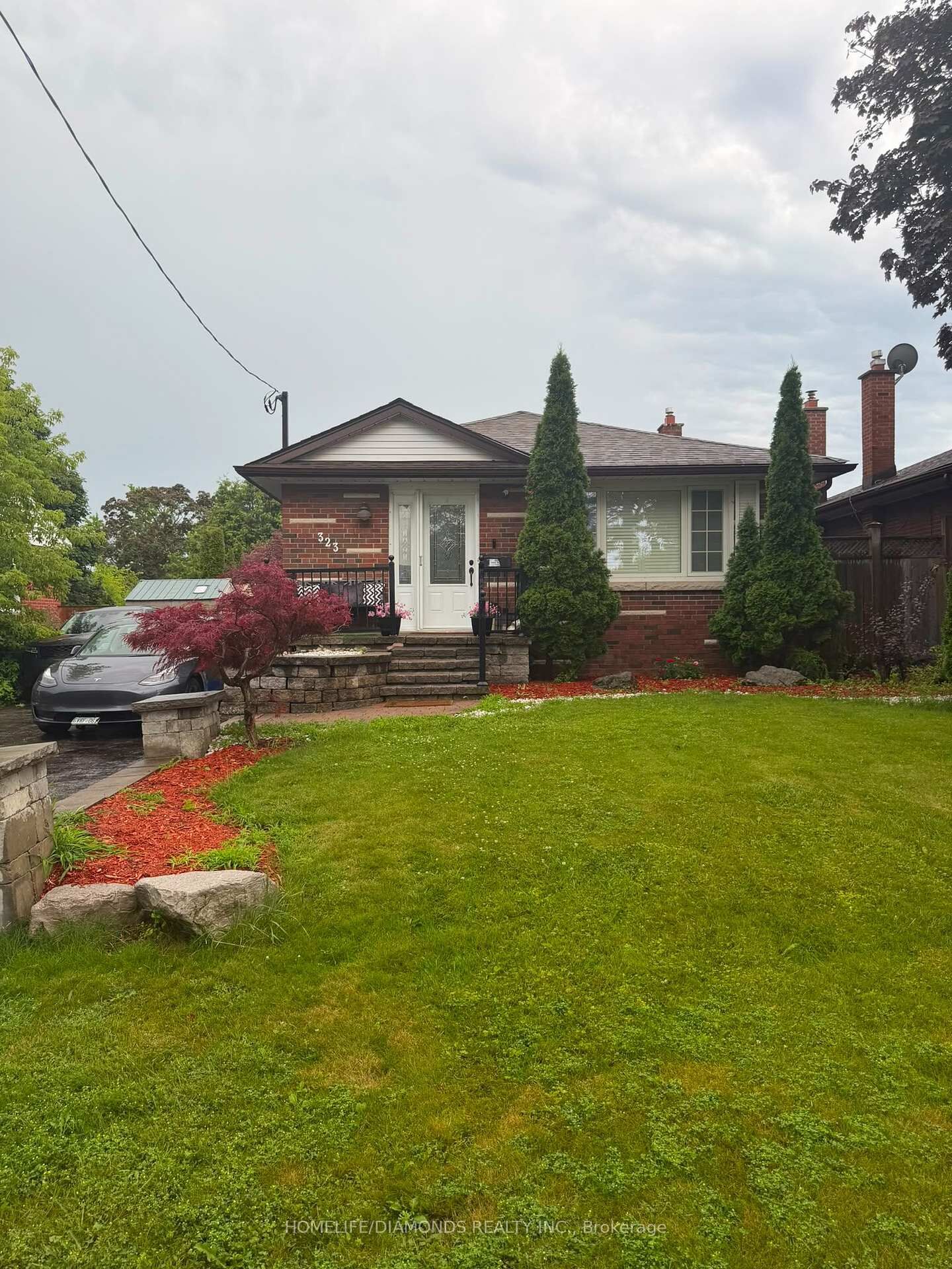 Property Photo: 323 Ridgeway Avenue ON L1J 2T9
