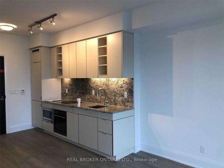 Property Photo: 101 Erskine Avenue 1801 ON M4P 1Y5