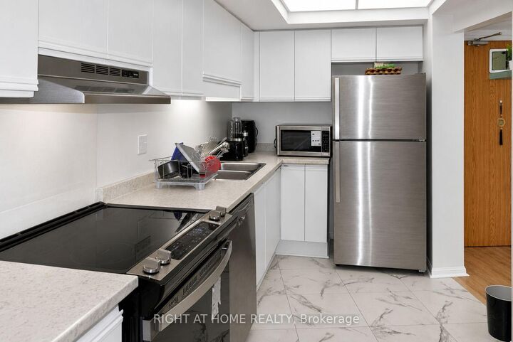 Property Photo: 757 Victoria Park Avenue 1501 ON M4C 5N8