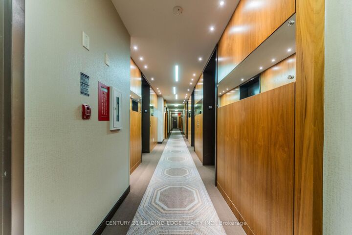 Property Photo:  36 Park Lawn Road 2608  ON M8Y 3H8 