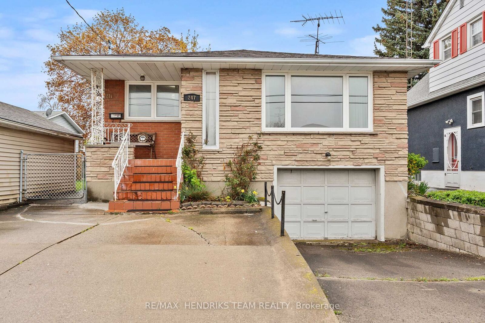 Property Photo:  247 Grantham Avenue  ON L2M 4Z6 